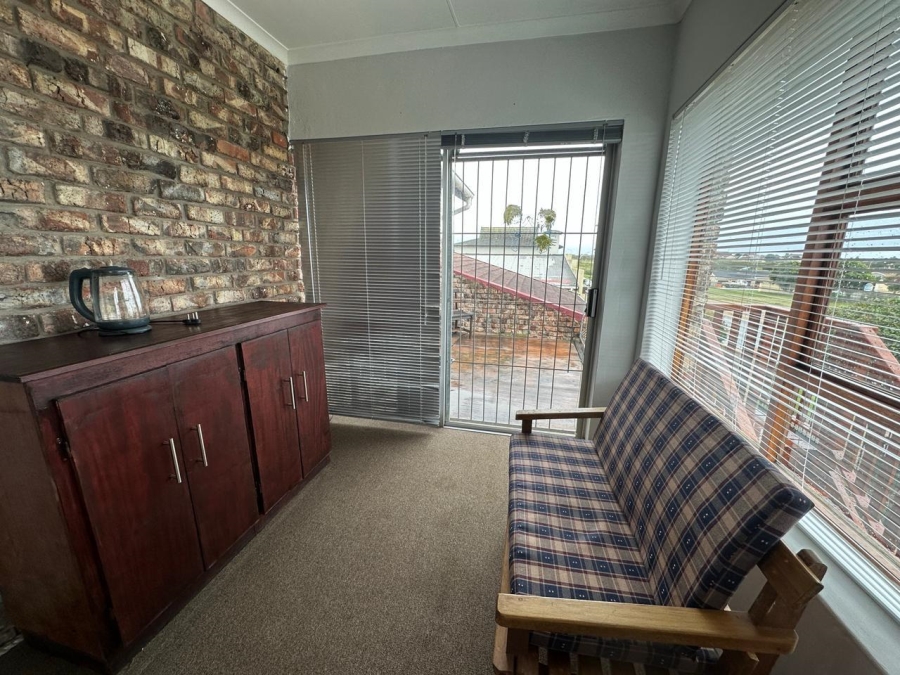 To Let  Bedroom Property for Rent in Wavecrest Eastern Cape